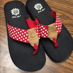 Cute red/white polka dot yellow box sz 8